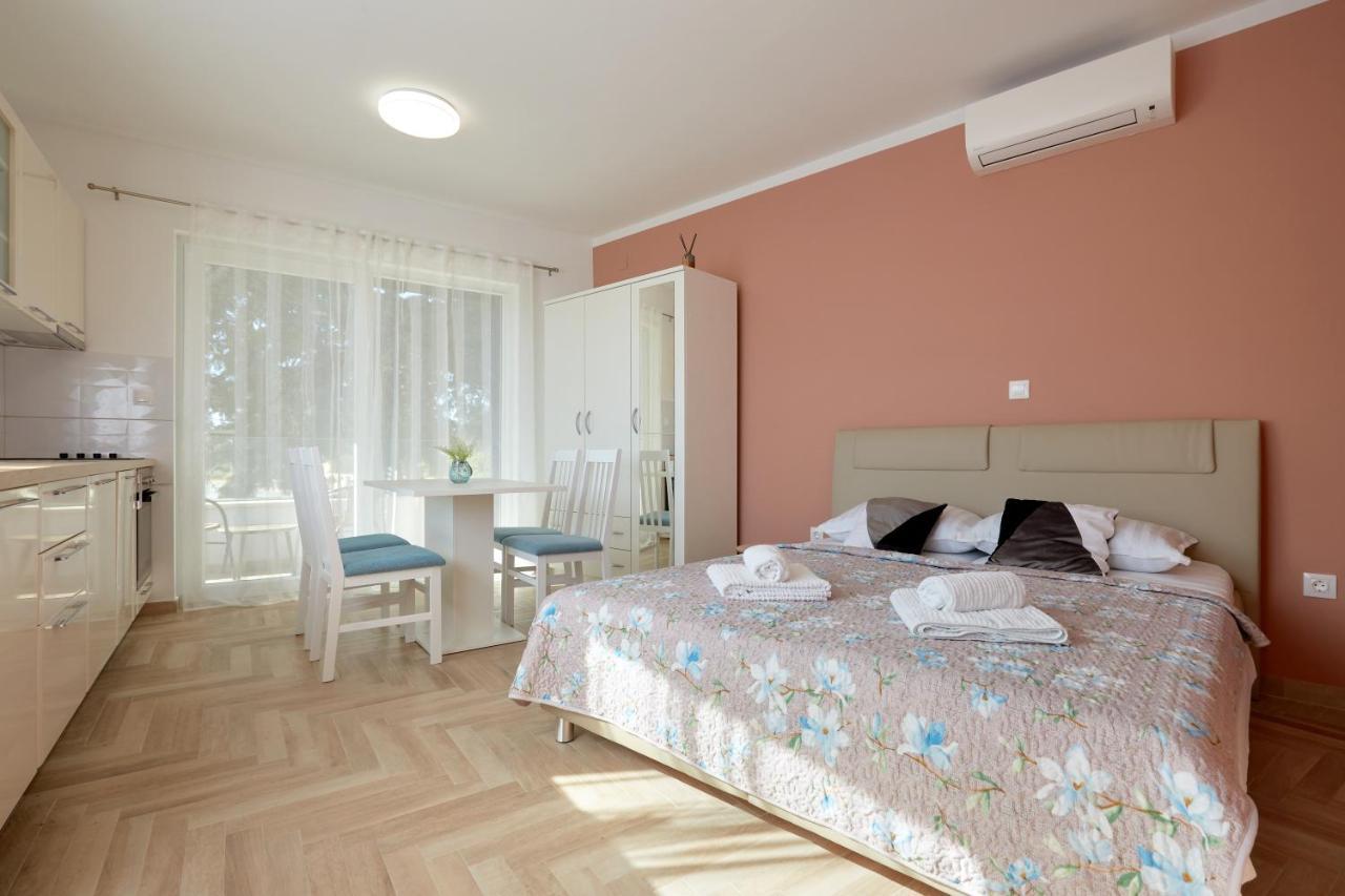 Apartments Nika Turanj Dış mekan fotoğraf